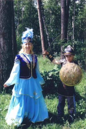 2009, в казахских костюмах.JPG