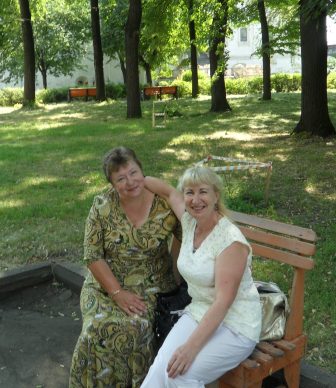 2010, 14 июля, Золотое кольцо, Ярославль - Я и Ира Гордиенко.JPG